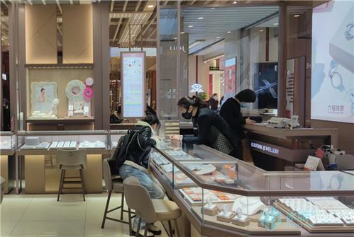 節日促銷點亮“黃金熱”，年輕人引領美發飾品新潮流